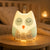 Machine a bruit blanc hibou allumee sur table de chevet cosy