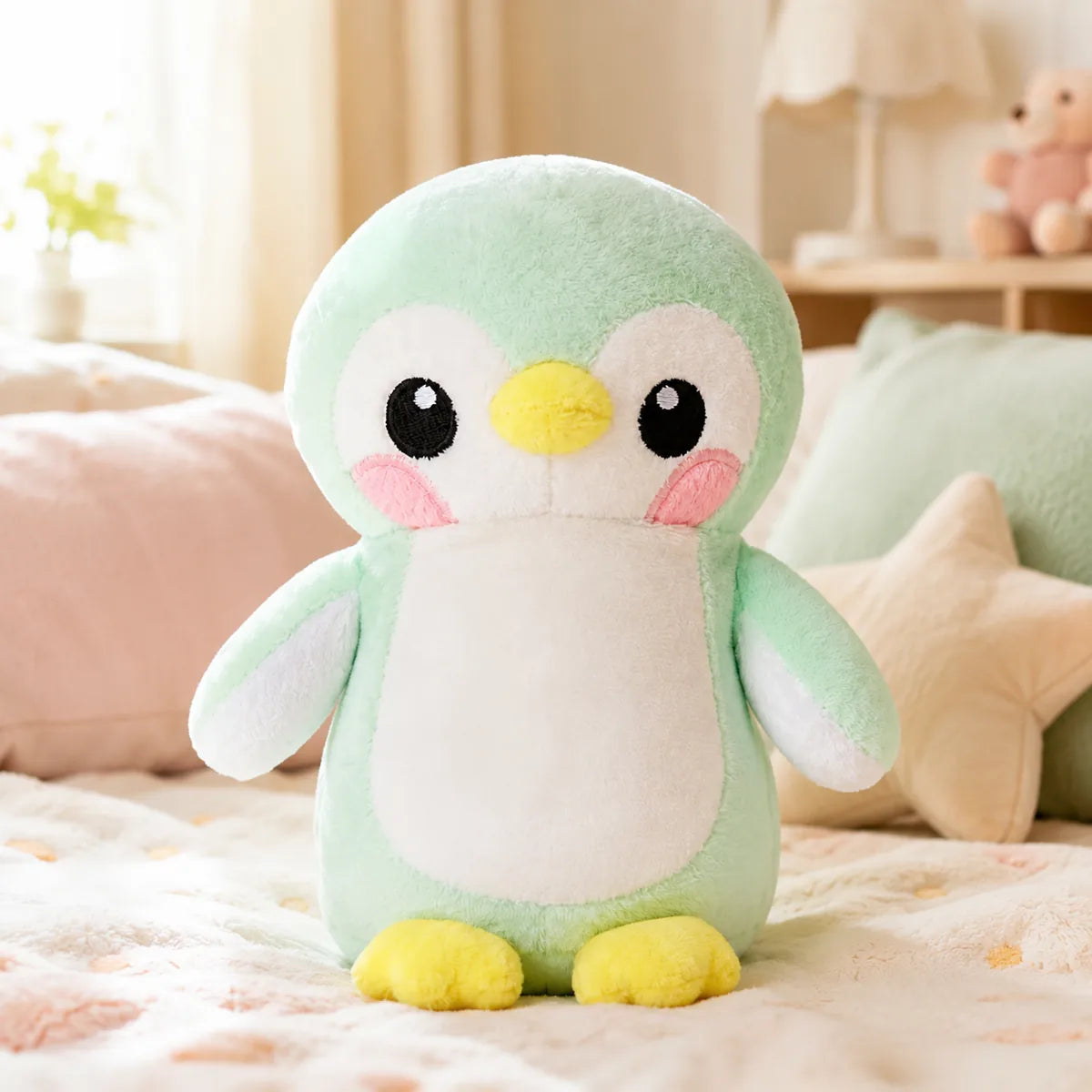 Veilleuse peluche pingouin dans une chambre d'enfant cosy