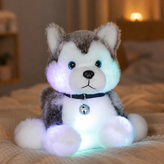 Veilleuse peluche chien en ambiance cosy sur textile doux